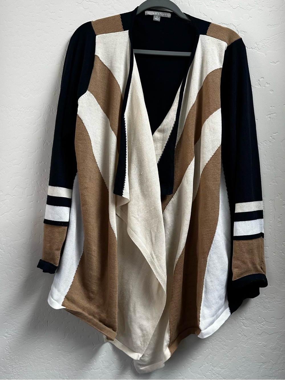 Valerie Stevens Black, Brown & Cream Draped Colorblock Cardigan